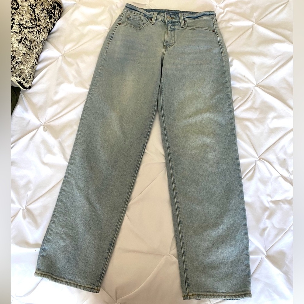Old Navy OG Loose women’s straight jeans. Size 4